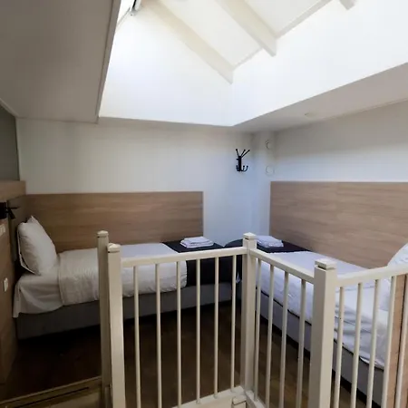 מלון דירות Plantage Garden 3*