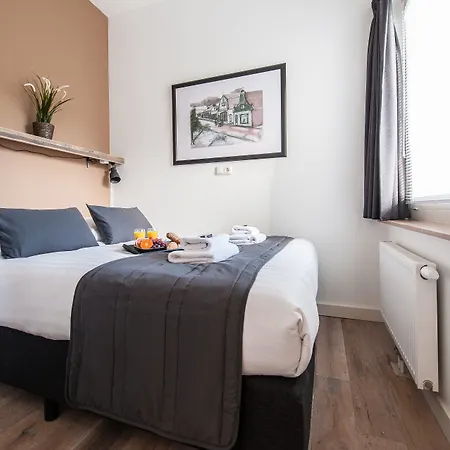 מלון דירות Plantage Garden 3*