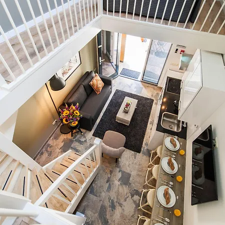 מלון דירות Plantage Garden 3*