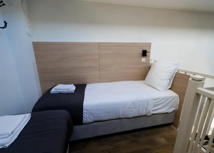 מלון דירות Plantage Garden 3*